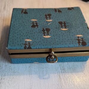 Charming vintage Women's Accessory Box